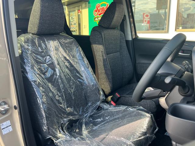 シエンタ ハイブリッドＺ　１０．５インチディスプレイオーディオ　パノラマミックビューモニター　後席モニター　コンフォートパッケージ　両側パワースライドドア　ハンズフリードア　ドライブレコーダー　ＥＴＣ２．０　電動パーキング（57枚目）