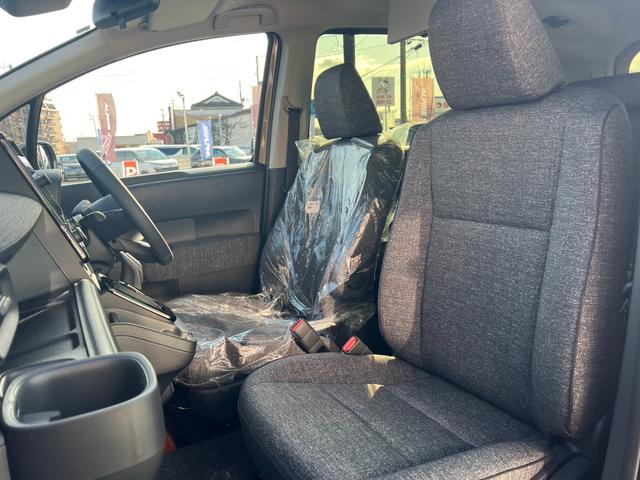 シエンタ ハイブリッドＺ　１０．５インチディスプレイオーディオ　パノラマミックビューモニター　後席モニター　コンフォートパッケージ　両側パワースライドドア　ハンズフリードア　ドライブレコーダー　ＥＴＣ２．０　電動パーキング（58枚目）