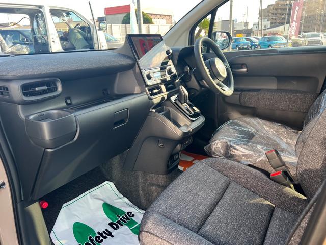 シエンタ ハイブリッドＺ　１０．５インチディスプレイオーディオ　パノラマミックビューモニター　後席モニター　コンフォートパッケージ　両側パワースライドドア　ハンズフリードア　ドライブレコーダー　ＥＴＣ２．０　電動パーキング（60枚目）