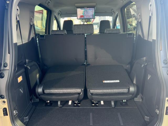 シエンタ ハイブリッドＺ　１０．５インチディスプレイオーディオ　パノラマミックビューモニター　後席モニター　コンフォートパッケージ　両側パワースライドドア　ハンズフリードア　ドライブレコーダー　ＥＴＣ２．０　電動パーキング（68枚目）