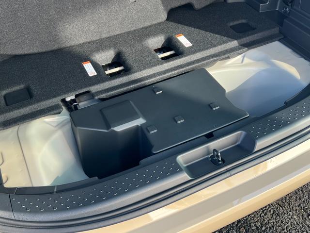 シエンタ ハイブリッドＺ　１０．５インチディスプレイオーディオ　パノラマミックビューモニター　後席モニター　コンフォートパッケージ　両側パワースライドドア　ハンズフリードア　ドライブレコーダー　ＥＴＣ２．０　電動パーキング（72枚目）