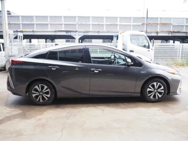 プリウスＰＨＶ Ａレザーパッケージ　車検Ｒ９年１２月　１年保証　ナビ　バックカメラ　Ｂｌｕｅｔｏｏｔｈ　パワーシート　革シート　クルコン　ステアリングヒーター（5枚目）