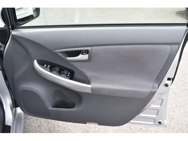 プリウス Ｓ　ＨＶバッテリーチェック済、純正ナビ、バックカメラ、ＣＤ録音、ＤＶＤ再生、Ｂｌｕｅｔｏｏｔｈ、社外ＬＥＤヘッドライト、フォグ、ビルトインＥＴＣ、寒冷地仕様車、リアフォグ、ワイパーデアイサー、純正１５ＡＷ（17枚目）