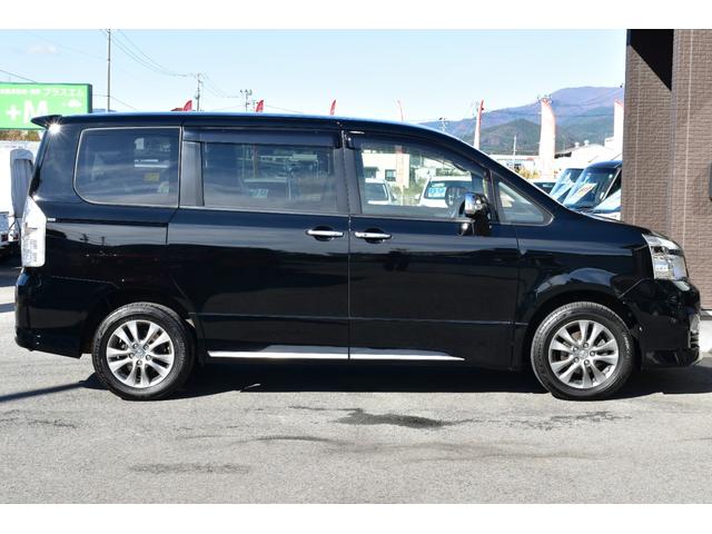 ヴォクシー ＺＳ　煌Ｚ　切替４ＷＤ・両側電動スライドドア・ＳＤナビ・フルセグＴＶ・ＣＤ・ＤＶＤ・Ｂｌｕｅｔｏｏｔｈ・バックカメラ・フリップダウンモニター・リモコンＥ／Ｇスターター・１６ＡＷ・ＥＴＣ・パドルシフト・半革シート（8枚目）