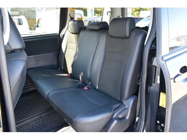 ヴォクシー ＺＳ　煌Ｚ　切替４ＷＤ・両側電動スライドドア・ＳＤナビ・フルセグＴＶ・ＣＤ・ＤＶＤ・Ｂｌｕｅｔｏｏｔｈ・バックカメラ・フリップダウンモニター・リモコンＥ／Ｇスターター・１６ＡＷ・ＥＴＣ・パドルシフト・半革シート（41枚目）