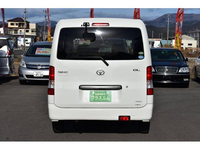 タウンエースバン ＧＬ　切替式４ＷＤ・社外ＳＤナビ・フルセグＴＶ・ＣＤ・ＤＶＤ再生・Ｂｌｕｅｔｏｏｔｈ・寒冷地仕様車・リアフォグ・リアヒーター・ＥＴＣ・キーレス・ＡＢＳ・パワーウィンドウ・５人乗り・プライバシーガラス（12枚目）
