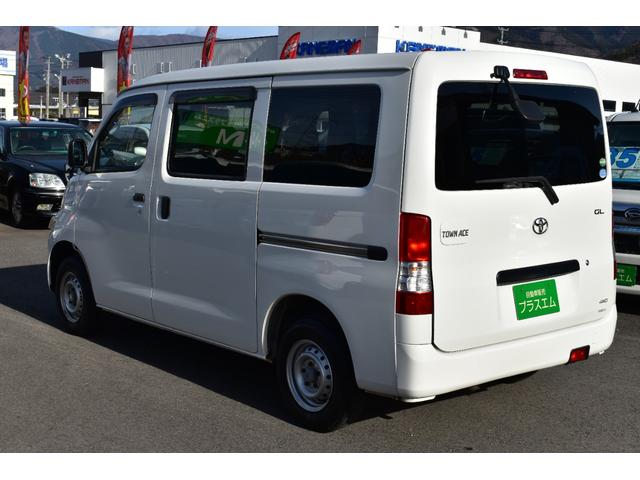タウンエースバン ＧＬ　切替式４ＷＤ・社外ＳＤナビ・フルセグＴＶ・ＣＤ・ＤＶＤ再生・Ｂｌｕｅｔｏｏｔｈ・寒冷地仕様車・リアフォグ・リアヒーター・ＥＴＣ・キーレス・ＡＢＳ・パワーウィンドウ・５人乗り・プライバシーガラス（13枚目）