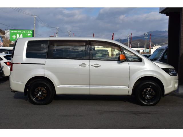 デリカＤ：５ Ｄ　パワーパッケージ　切替式４ＷＤ・ディーゼルターボ・両側パワースライドドア・社外ナビ・フルセグＴＶ・バックカメラ・ＣＤ・ＤＶＤ・Ｂｌｕｅｔｏｏｔｈ・社外１６インチアルミ・ＥＴＣ・スマートキー・ＨＩＤライト・フォグ・８人乗（10枚目）