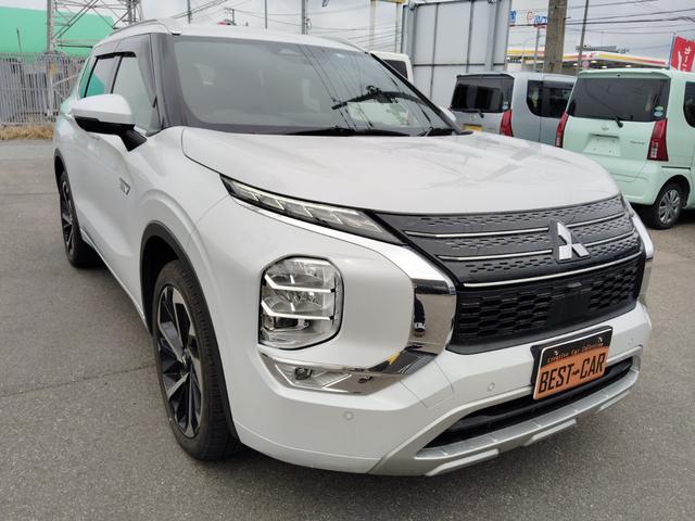 アウトランダーＰＨＥＶ Ｐ　４ＷＤ　ハイブリッド　全周囲カメラ　ナビ　ＴＶ　クリアランスソナー　オートクルーズコントロール　衝突被害軽減システム　パワーシート　電動リアゲート　スマートキー　電動格納ミラー　シートヒーター　ＣＶＴ（13枚目）