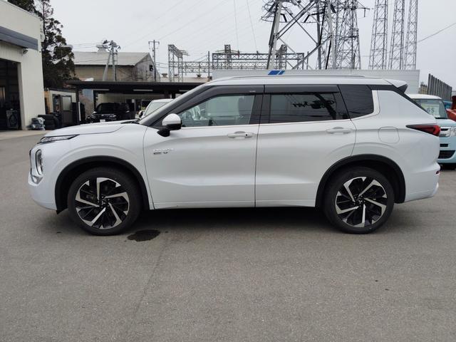 アウトランダーＰＨＥＶ Ｐ　４ＷＤ　ハイブリッド　全周囲カメラ　ナビ　ＴＶ　クリアランスソナー　オートクルーズコントロール　衝突被害軽減システム　パワーシート　電動リアゲート　スマートキー　電動格納ミラー　シートヒーター　ＣＶＴ（15枚目）