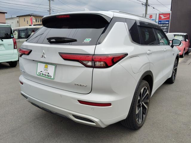 アウトランダーＰＨＥＶ Ｐ　４ＷＤ　ハイブリッド　全周囲カメラ　ナビ　ＴＶ　クリアランスソナー　オートクルーズコントロール　衝突被害軽減システム　パワーシート　電動リアゲート　スマートキー　電動格納ミラー　シートヒーター　ＣＶＴ（16枚目）