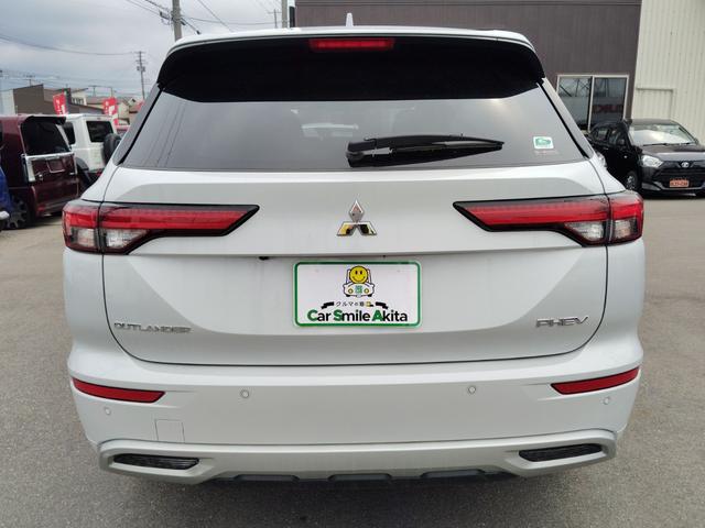 アウトランダーＰＨＥＶ Ｐ　４ＷＤ　ハイブリッド　全周囲カメラ　ナビ　ＴＶ　クリアランスソナー　オートクルーズコントロール　衝突被害軽減システム　パワーシート　電動リアゲート　スマートキー　電動格納ミラー　シートヒーター　ＣＶＴ（17枚目）