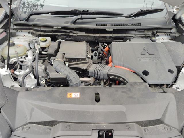 アウトランダーＰＨＥＶ Ｐ　４ＷＤ　ハイブリッド　全周囲カメラ　ナビ　ＴＶ　クリアランスソナー　オートクルーズコントロール　衝突被害軽減システム　パワーシート　電動リアゲート　スマートキー　電動格納ミラー　シートヒーター　ＣＶＴ（20枚目）