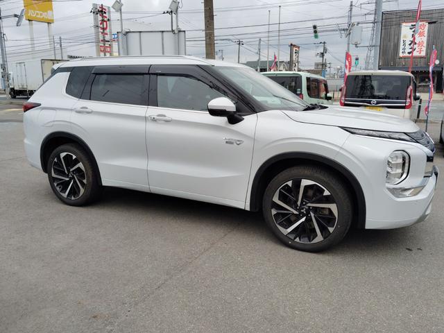 アウトランダーＰＨＥＶ Ｐ　４ＷＤ　ハイブリッド　全周囲カメラ　ナビ　ＴＶ　クリアランスソナー　オートクルーズコントロール　衝突被害軽減システム　パワーシート　電動リアゲート　スマートキー　電動格納ミラー　シートヒーター　ＣＶＴ（22枚目）