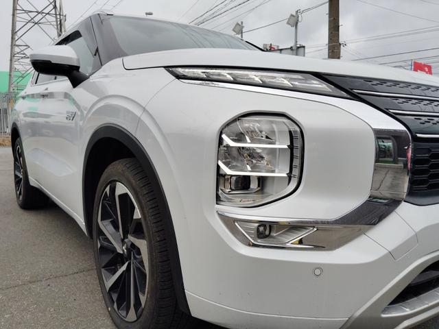 アウトランダーＰＨＥＶ Ｐ　４ＷＤ　ハイブリッド　全周囲カメラ　ナビ　ＴＶ　クリアランスソナー　オートクルーズコントロール　衝突被害軽減システム　パワーシート　電動リアゲート　スマートキー　電動格納ミラー　シートヒーター　ＣＶＴ（24枚目）
