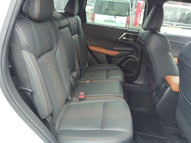 アウトランダーＰＨＥＶ Ｐ　４ＷＤ　ハイブリッド　全周囲カメラ　ナビ　ＴＶ　クリアランスソナー　オートクルーズコントロール　衝突被害軽減システム　パワーシート　電動リアゲート　スマートキー　電動格納ミラー　シートヒーター　ＣＶＴ（32枚目）