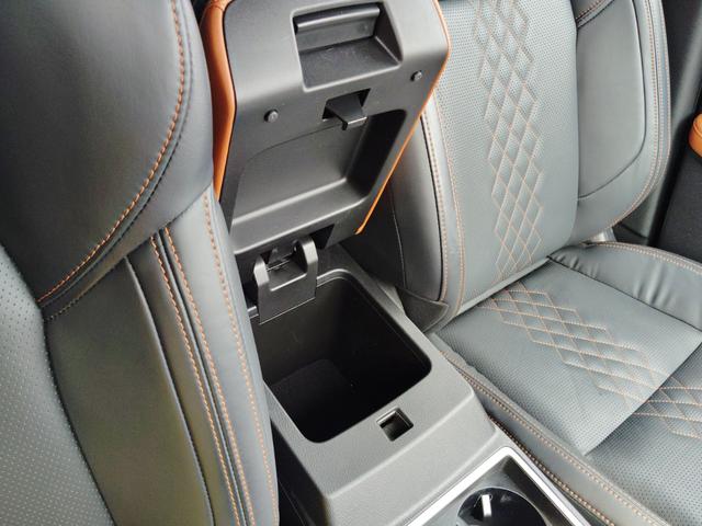 アウトランダーＰＨＥＶ Ｐ　４ＷＤ　ハイブリッド　全周囲カメラ　ナビ　ＴＶ　クリアランスソナー　オートクルーズコントロール　衝突被害軽減システム　パワーシート　電動リアゲート　スマートキー　電動格納ミラー　シートヒーター　ＣＶＴ（50枚目）