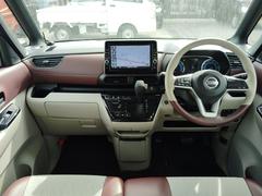 毎回座るフロントシート。運転席は必ず使用する部分ですので、座り心地が重要です！ 2