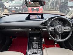 車を運転する際には運転席の存在は欠かせません。なのでしっかりとチェックしたいポイントですね。 2