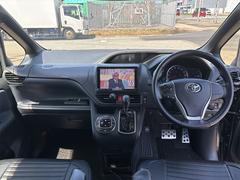 車を運転する際には運転席の存在は欠かせません。なのでしっかりとチェックしたいポイントですね。 2