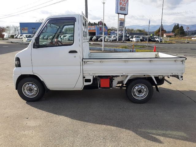 ミニキャブトラック 　５速ＭＴ　４ＷＤ　パワステ　ラジオ　スタッドレス（8枚目）