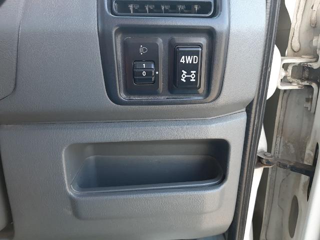 ミニキャブトラック 　５速ＭＴ　４ＷＤ　パワステ　ラジオ　スタッドレス（16枚目）