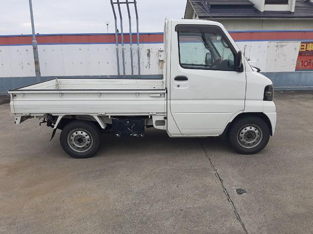 クリッパートラック 　５速ＭＴ　４ＷＤ　エアコン　パワステ（4枚目）