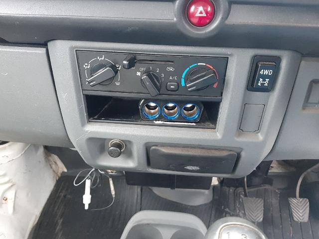 クリッパートラック 　５速ＭＴ　４ＷＤ　エアコン　パワステ（12枚目）