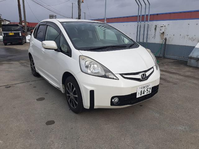 フィット Ｌ　ＡＴ　４ＷＤ　スタッドレス　社外アルミ　ナビ　ＴＶ　ＥＴＣ　リモコンキー（3枚目）