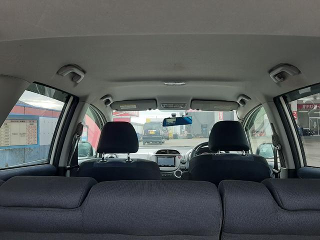 フィット Ｌ　ＡＴ　４ＷＤ　スタッドレス　社外アルミ　ナビ　ＴＶ　ＥＴＣ　リモコンキー（16枚目）