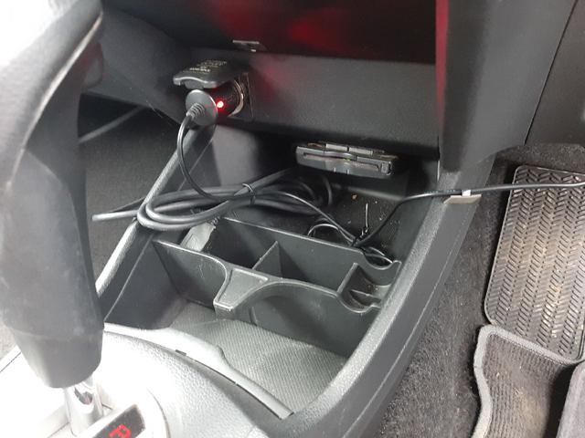 フィット Ｌ　ＡＴ　４ＷＤ　スタッドレス　社外アルミ　ナビ　ＴＶ　ＥＴＣ　リモコンキー（18枚目）