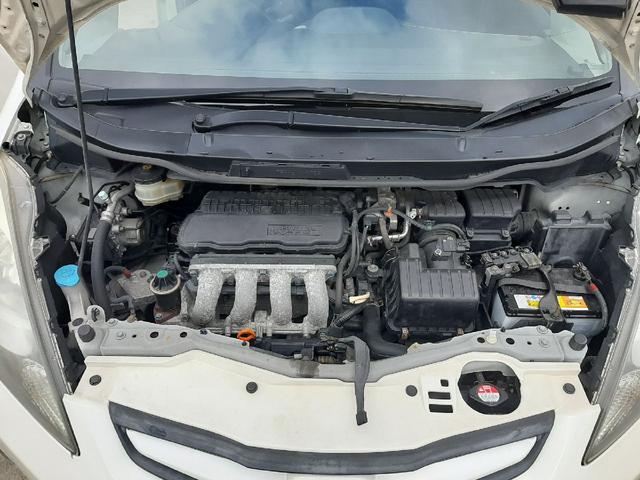 フィット Ｌ　ＡＴ　４ＷＤ　スタッドレス　社外アルミ　ナビ　ＴＶ　ＥＴＣ　リモコンキー（22枚目）