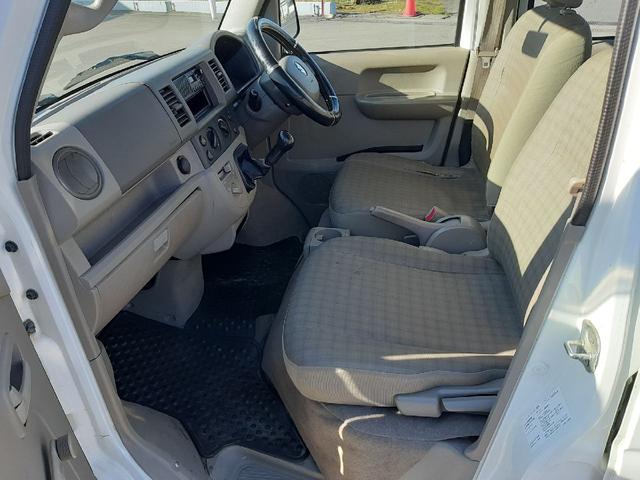 エブリイ 　５速ＭＴ　４ＷＤ　スタッドレス　純正ラジオ（12枚目）