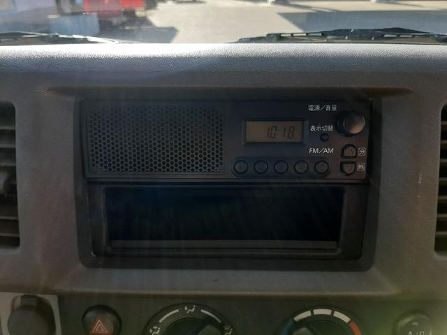 エブリイ 　５速ＭＴ　４ＷＤ　スタッドレス　純正ラジオ（17枚目）