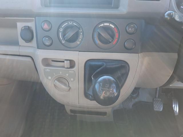 エブリイ 　５速ＭＴ　４ＷＤ　スタッドレス　純正ラジオ（18枚目）