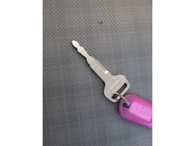 エブリイ 　５速ＭＴ　４ＷＤ　スタッドレス　純正ラジオ（22枚目）