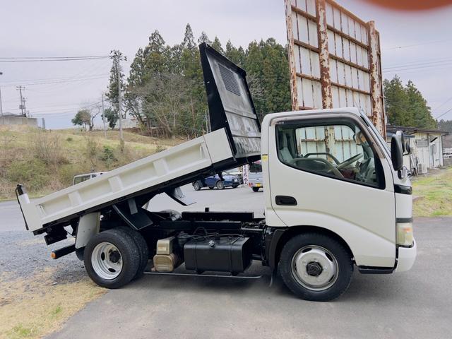 デュトロ 全低床　ダンプ　４ＷＤ　積載量３０００ｋｇ　５速マニュアル　ＥＴＣ　エアコン　パワステ　パワーウィンドウ　ＡＢＳ　エアバック　ＡＭＦＭラジオ　エキゾーストブレーキ（7枚目）