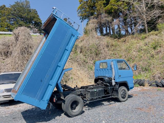 ダンプ　４ＷＤ　深ダンプ　リア観音開き　積載量２０００ｋｇ　５速マニュアル　パワステ　パワーウィンドウ　後輪ダブルタイヤ　ＮＫＳ５８ＧＤＲ(40枚目)