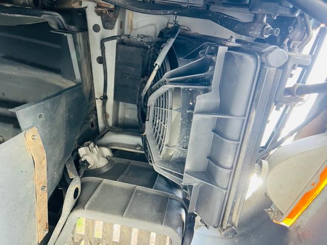フォワード 　セルフローダー　５段クレーン　ラジコン付き　フックイン　最大積載量５５００ｋｇ　６速マニュアル　ＨＳＡ　エアサス　後輪ダブルタイヤ　アウトリガー　重機運搬（22枚目）