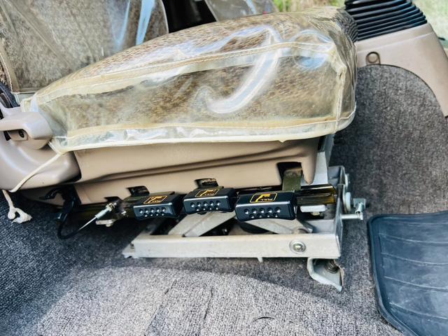 フォワード 　セルフローダー　５段クレーン　ラジコン付き　フックイン　最大積載量５５００ｋｇ　６速マニュアル　ＨＳＡ　エアサス　後輪ダブルタイヤ　アウトリガー　重機運搬（70枚目）