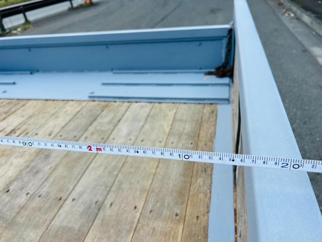 フォワード 　セルフローダー　５段クレーン　ラジコン付き　フックイン　最大積載量５５００ｋｇ　６速マニュアル　ＨＳＡ　エアサス　後輪ダブルタイヤ　アウトリガー　重機運搬（75枚目）