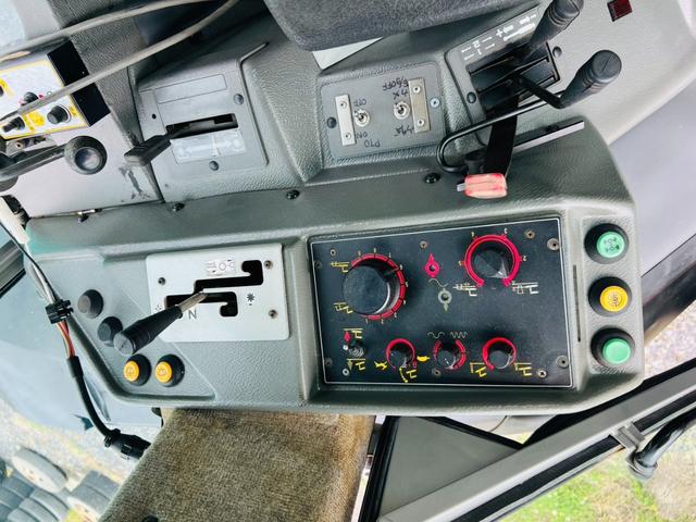 フランスその他 　マッセイファーガソン　トラクター　４ＷＤ　除雪機　１６８６ｈ　フロント　ローダー　リア　タカキタ　スノーブロワーＳＢ２２８０Ｅ　３０６０－４Ｃ（18枚目）