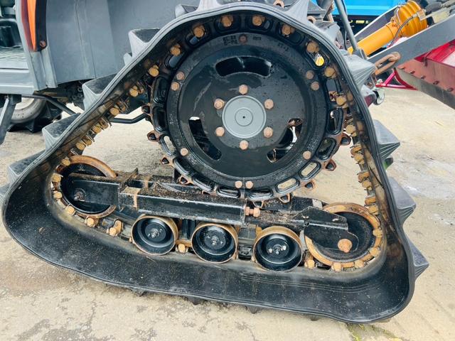 日本 　クボタ　トラクター　耕運機　グラスカッター　使用時間１６６３ｈ　キャビン付き　ＣＤプレーヤー（12枚目）