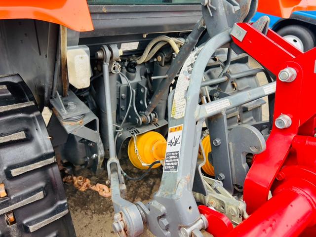 日本 　クボタ　トラクター　耕運機　グラスカッター　使用時間１６６３ｈ　キャビン付き　ＣＤプレーヤー（14枚目）