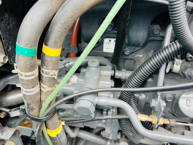 日本 　クボタ　トラクター　耕運機　グラスカッター　使用時間１６６３ｈ　キャビン付き　ＣＤプレーヤー（23枚目）