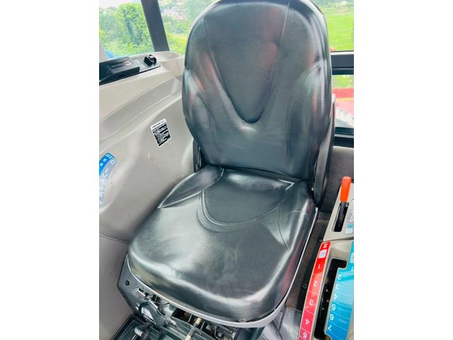 日本 　クボタ　トラクター　耕運機　グラスカッター　使用時間１６６３ｈ　キャビン付き　ＣＤプレーヤー（29枚目）