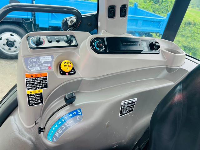 日本 　クボタ　トラクター　耕運機　グラスカッター　使用時間１６６３ｈ　キャビン付き　ＣＤプレーヤー（31枚目）