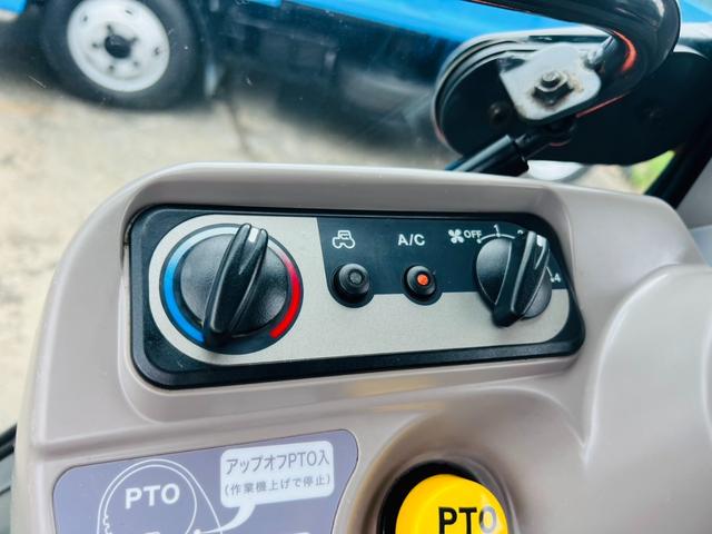 日本 　クボタ　トラクター　耕運機　グラスカッター　使用時間１６６３ｈ　キャビン付き　ＣＤプレーヤー（32枚目）