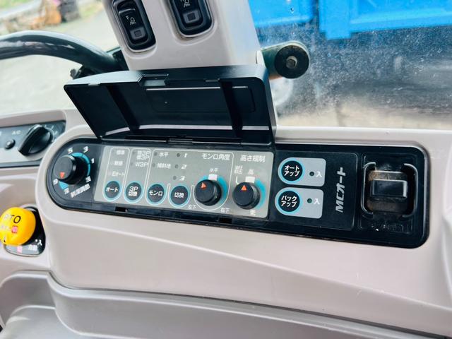 日本 　クボタ　トラクター　耕運機　グラスカッター　使用時間１６６３ｈ　キャビン付き　ＣＤプレーヤー（37枚目）