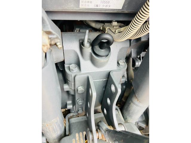 日本 　クボタ　トラクター　耕運機　グラスカッター　使用時間１６６３ｈ　キャビン付き　ＣＤプレーヤー（38枚目）